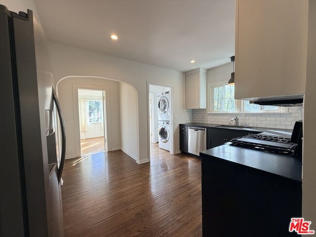 Building Photo - 6110 Scenic Ave