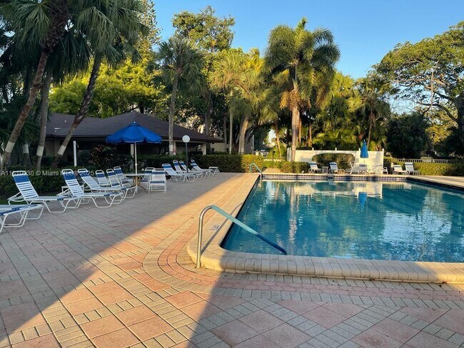Building Photo - 3151 S Palm Aire Dr