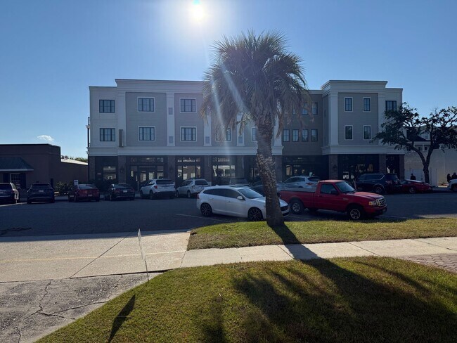 Building Photo - 602 Front St