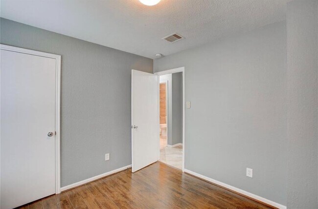 Building Photo - 16407 Grants Manor Ct