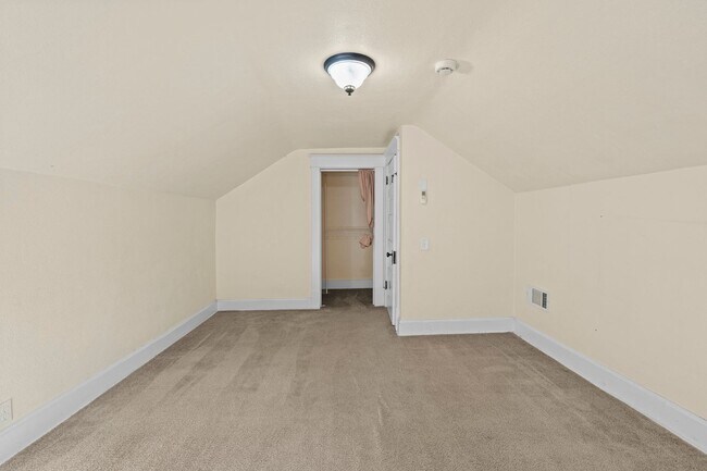 Building Photo - 206 W Waverly Pl