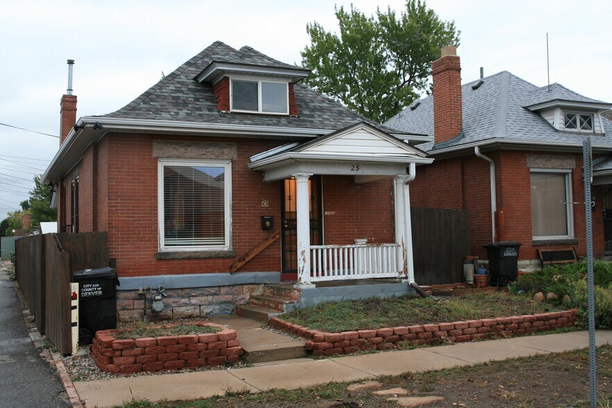 Front of house - 25 E Exposition Ave