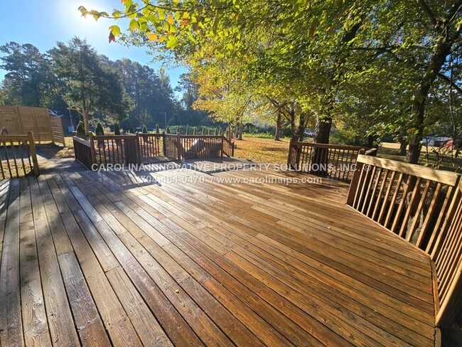 Building Photo - 1805 Falconhurst Dr