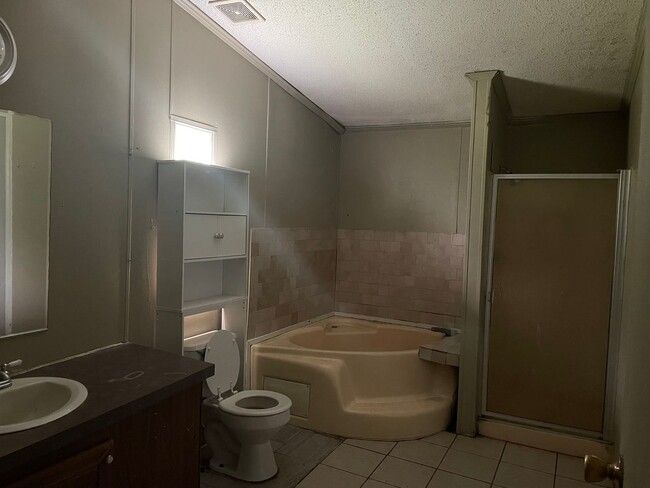 Building Photo - 5 Bedroom, 3 Bath 2,128 sq ft Doublewide T...