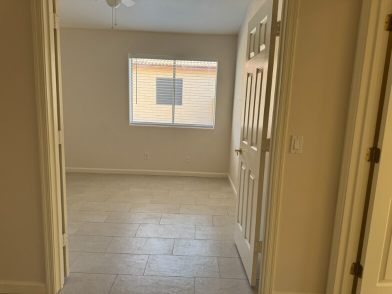 Building Photo - 8628 Esselmont Dr E