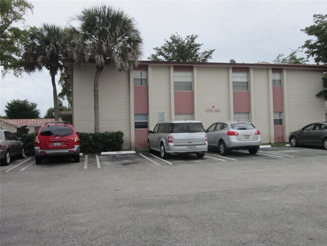 Building Photo - 10812 Royal Palm Blvd