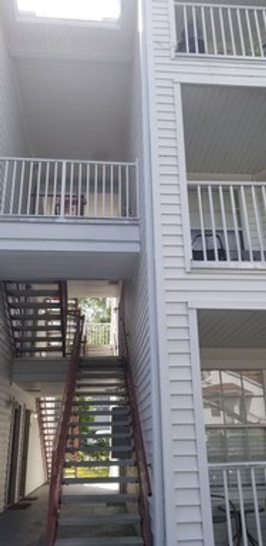 Building Photo - One bedroom condominium