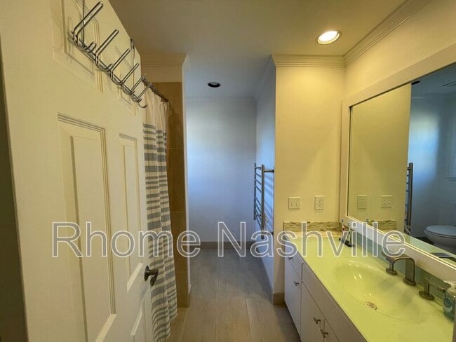 Building Photo - 401 Bowling Ave