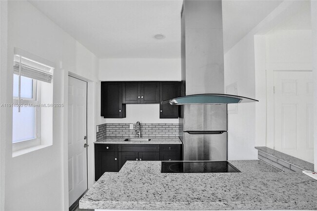 Building Photo - 7115 Rue Granville