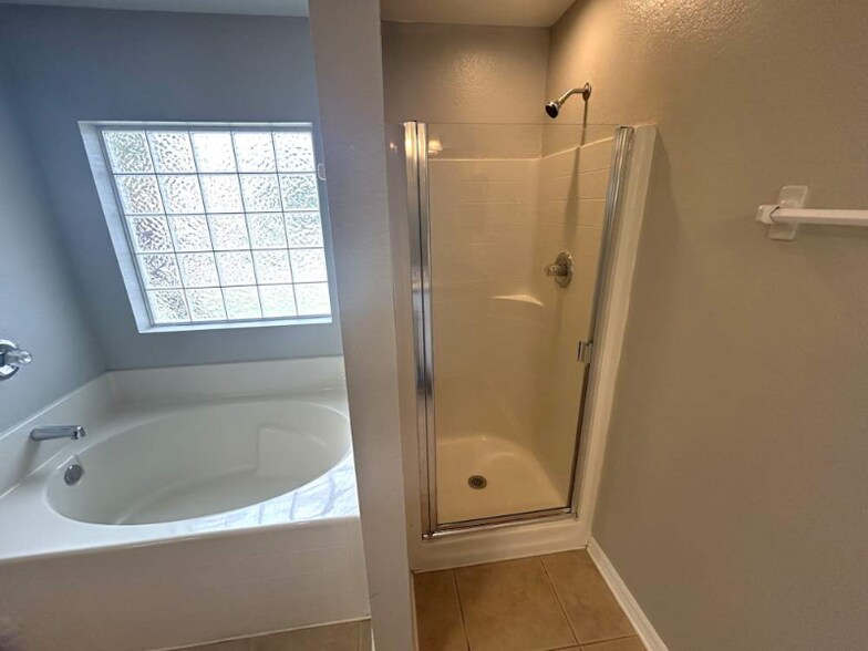 Building Photo - 2719 Highlands Creek Dr