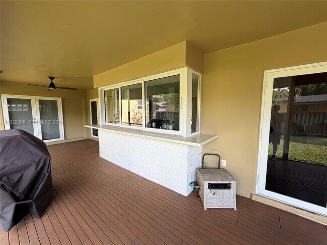 Building Photo - 8907 SW 49th Ct