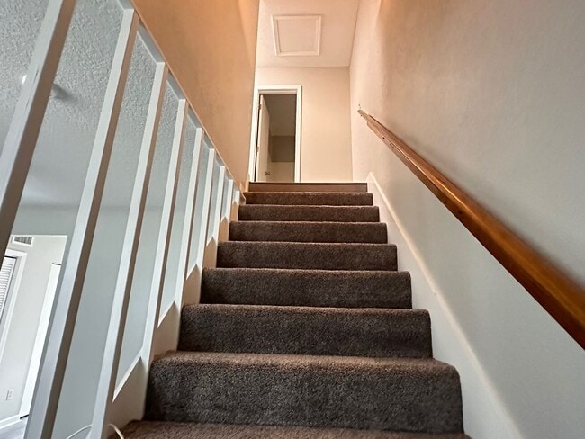Building Photo - Island Townhouse-Close to Shopping and Beach!