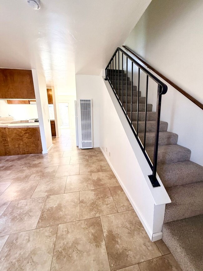 Building Photo - D728