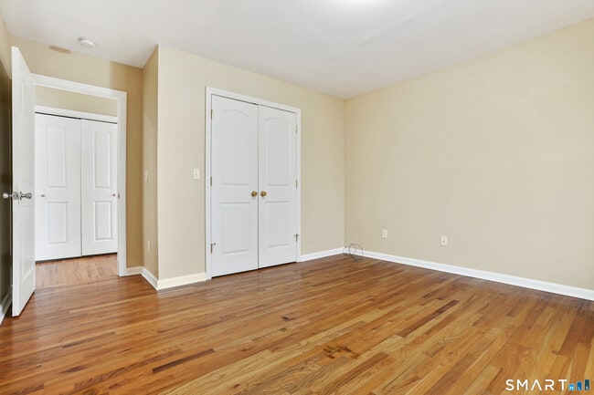 Building Photo - 1180 Main St