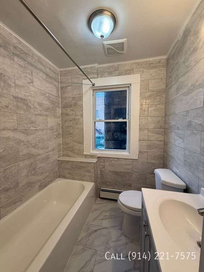 Building Photo - 14 Saratoga Ave