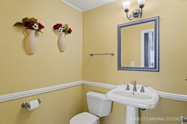 Building Photo - 1407 Wilson Ave