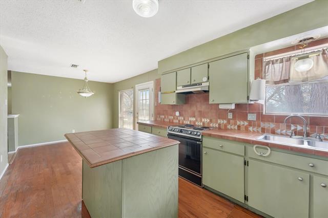 Building Photo - 1006 E Martin Ln