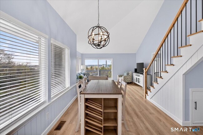 Building Photo - 675 Townsend Ave