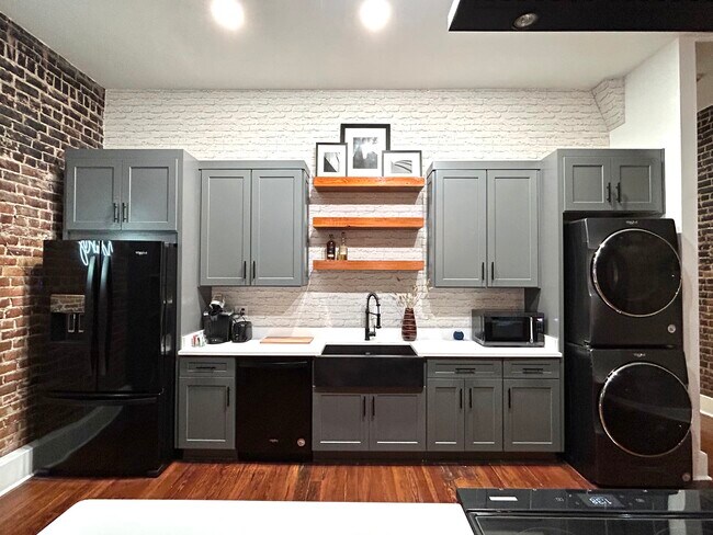 Full kitchen with island bar that’s open to the living room. Washer and dryer, microwave, Keurig, f - 20 W Oglethorpe Ave