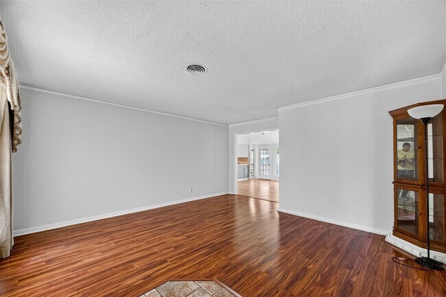 Building Photo - 5114 Beechnut St