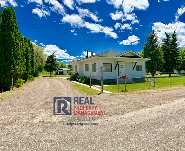 Building Photo - Beautiful Large 2 Bedroom 2 Bathroom Home ...