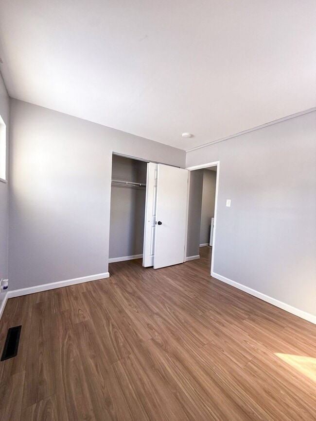 Building Photo - Move-In Ready 3BR Home w/ Eat-In Kitchen, Yard & Off-Street Parking