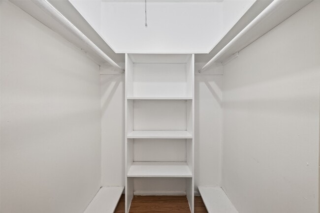 Building Photo - 7714 Renwick Dr