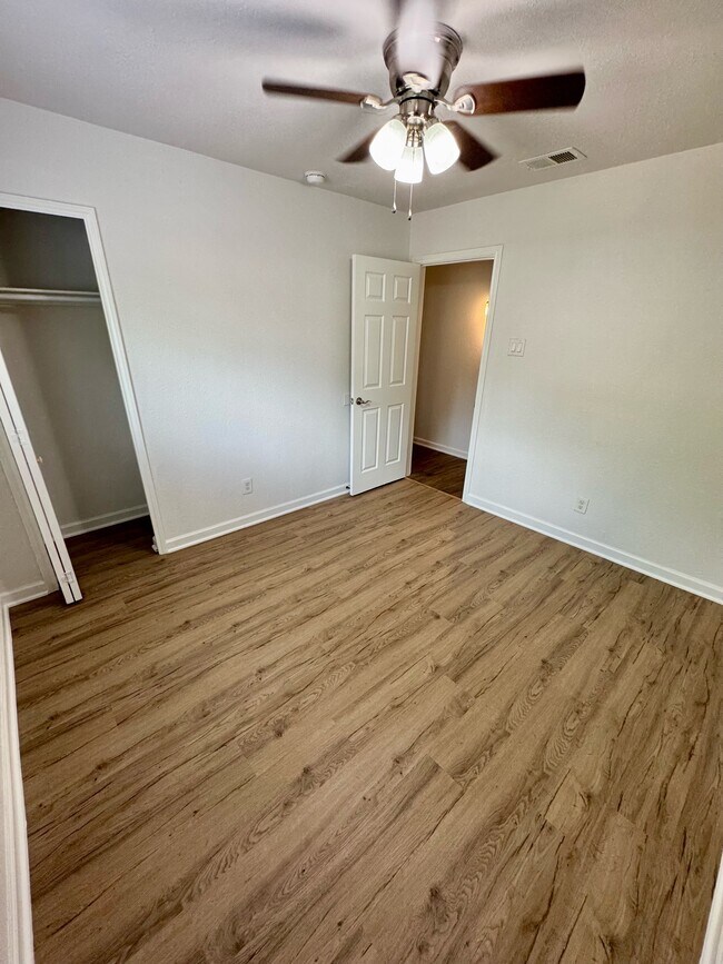 Building Photo - 3003 Lemmontree Ln