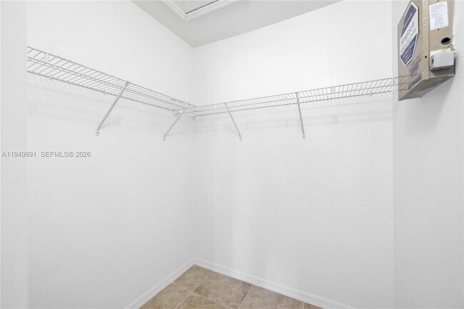 Building Photo - 1261 SE 28th Ct