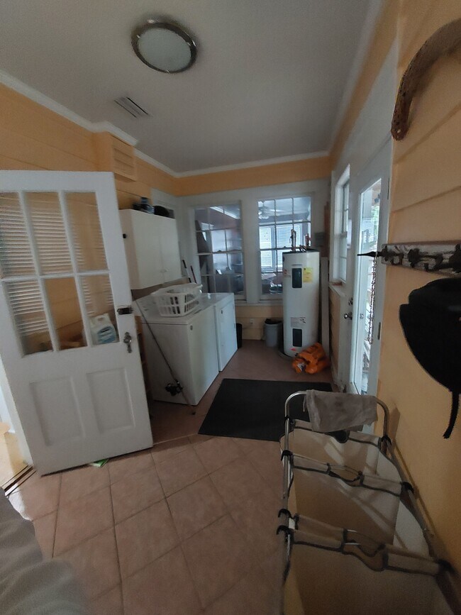 Wash /Dryer mud room - 79 S Lafayette St