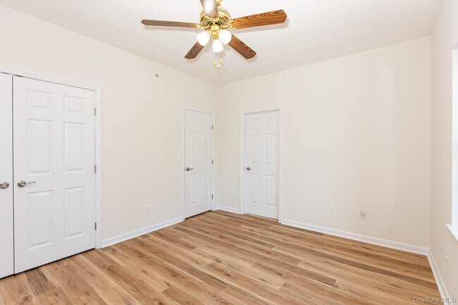 Building Photo - 975 Main St