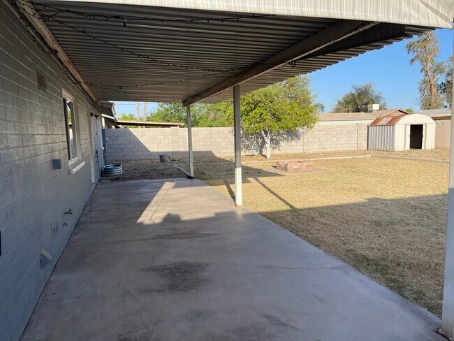 Building Photo - Downtown Gilbert House with Huge Backyard