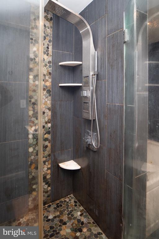 Building Photo - 1026 Morris St