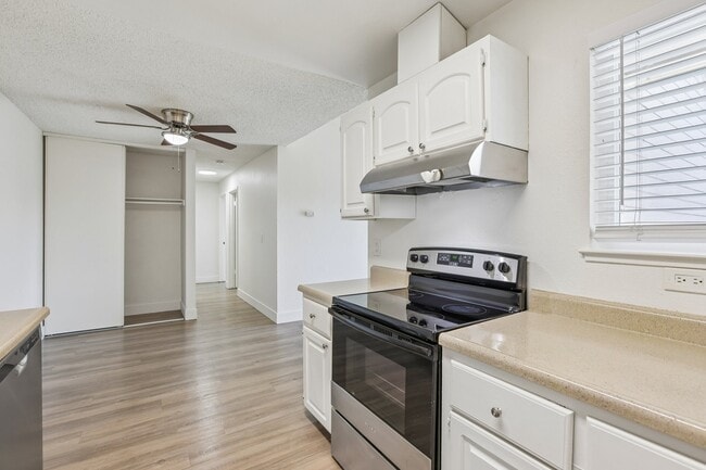 Kitchen-Dining - The Huntley Apartments