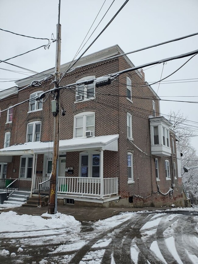 Building Photo - 1142 Spring Garden St