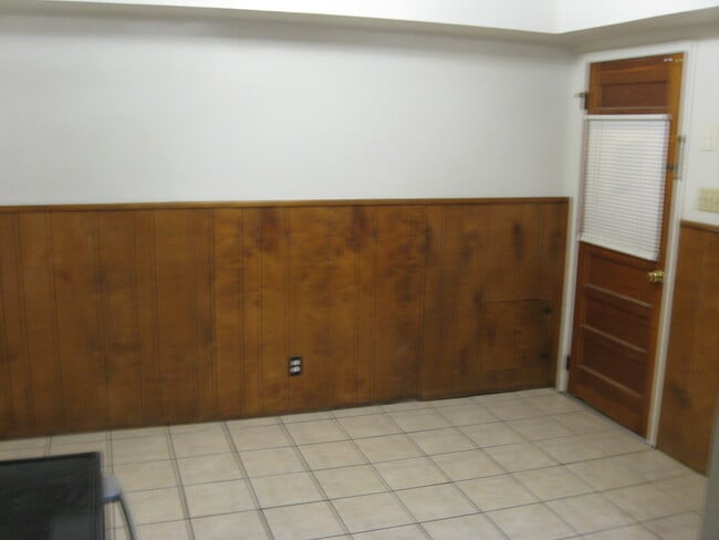 Building Photo - 1213 Park St