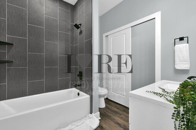 Building Photo - 429 E Mithoff St