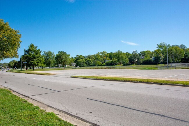 Building Photo - Beautifully Remodeled 3 Bedroom / 2 Bath i...