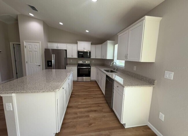 Building Photo - 13756 SW 102nd Pl