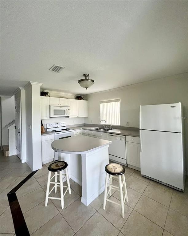 Building Photo - 2884 Club Cortile Cir
