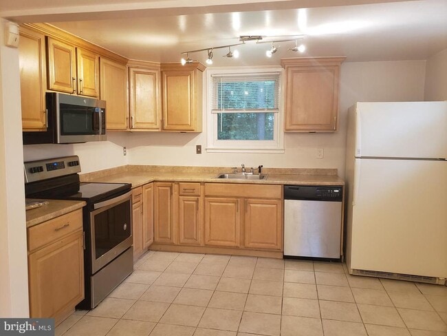 Building Photo - 13350 Kerrydale Rd