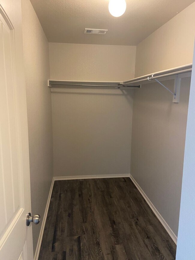 Building Photo - *Pre-leasing* Four Bedroom | Two Bathroom ...