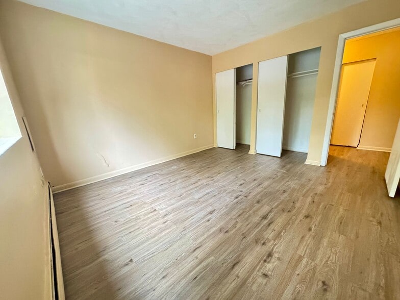 Building Photo - 32 Whites Ave