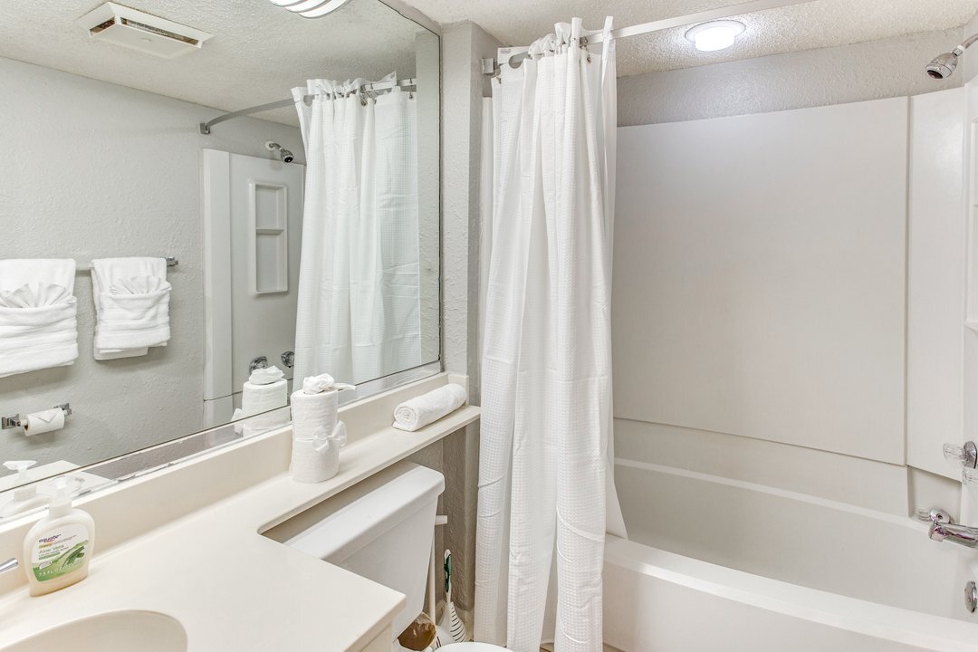 Building Photo - 9550 Shore Dr