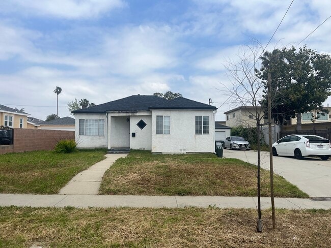 Building Photo - 1423 W 106th St