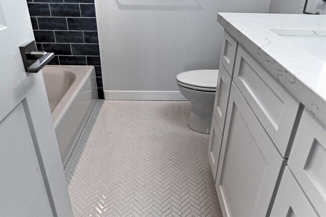 Building Photo - 1822 25th St