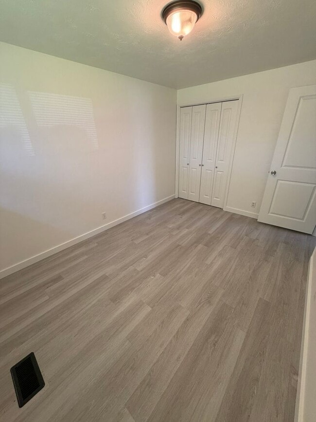 Building Photo - 2 Bedroom in Albany!