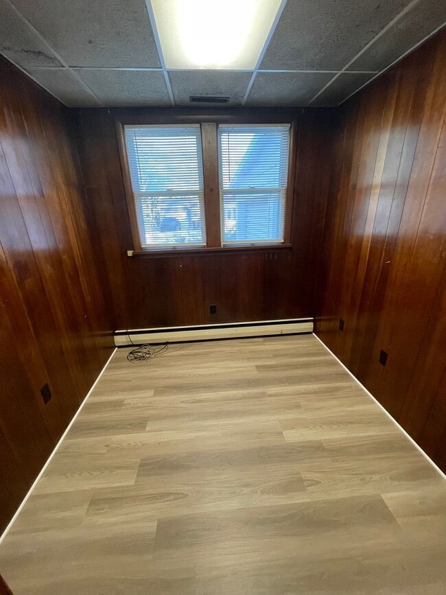 Building Photo - Home for the Holidays - 4 Bedroom in Delphi