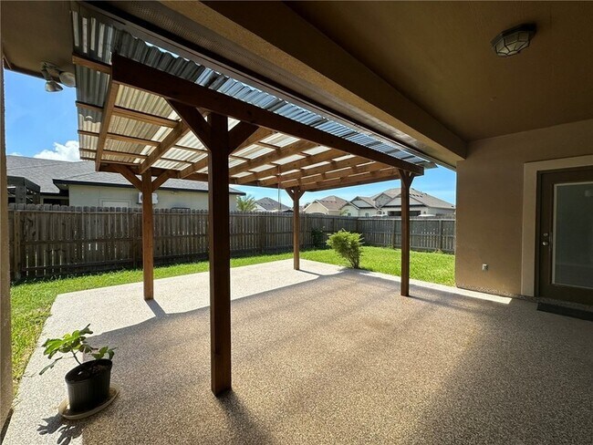 Building Photo - 106 Chiman Cir