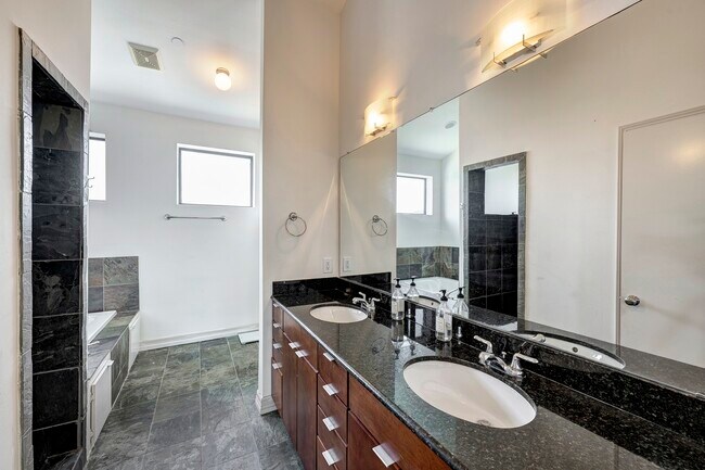 Building Photo - 1525 Birdsall St